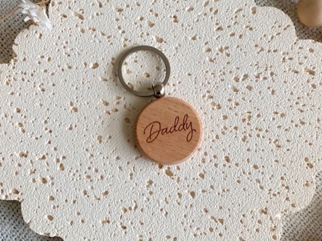 Wooden keychain with 'Daddy' engraving. Engraved Keyring gift for Father's Day