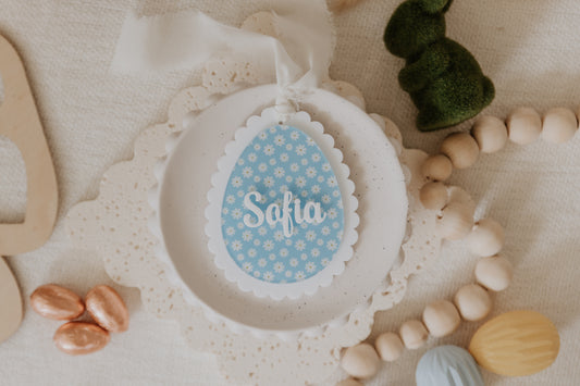 Blue and White Daisy design acrylic easter basket tag personalised with child name
