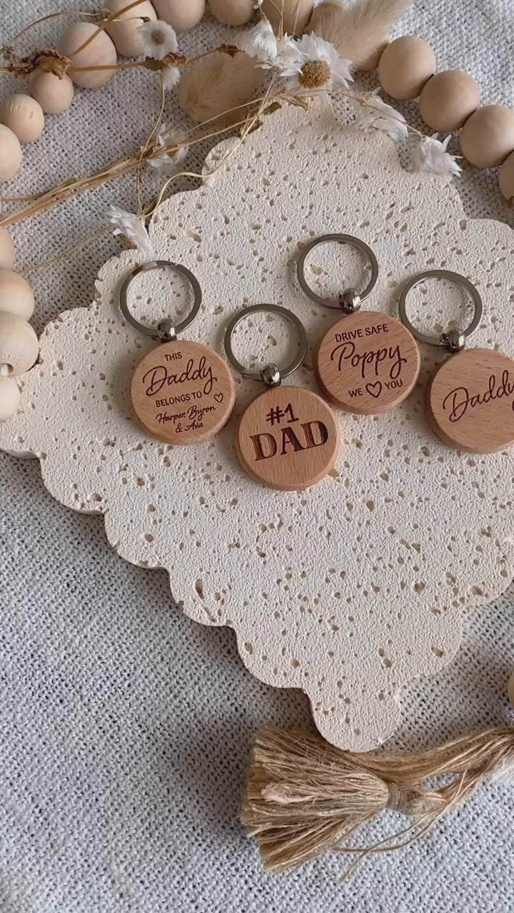 Round Wooden keychain with messages for Dad engraving. Engraved Keyring gift for Father's day