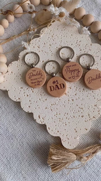 Round Wooden keychain with messages for Dad engraving. Engraved Keyring gift for Father's day